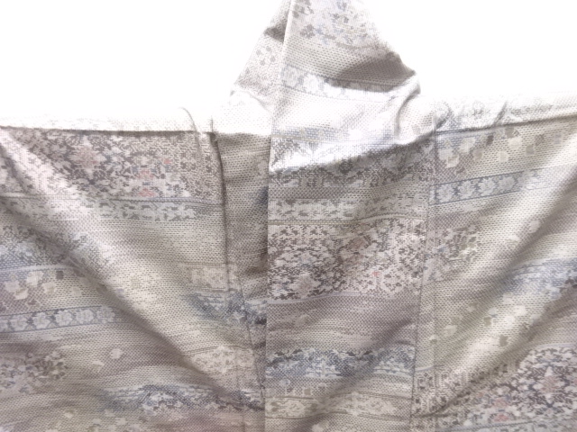  未使用品　横段に華紋織り出し本場大島紬着物(5マルキ)